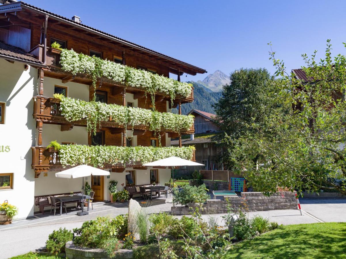 Hof Neuhaus Apartment Mayrhofen Exterior foto